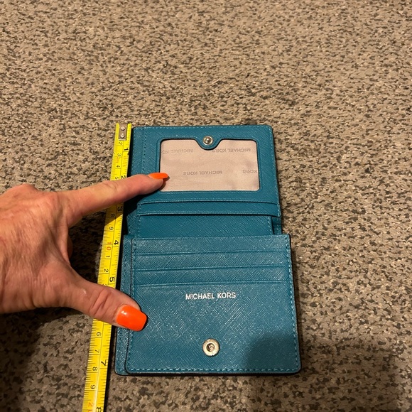 Michal Kors Saffiano leather teal wallet - Picture 11 of 11